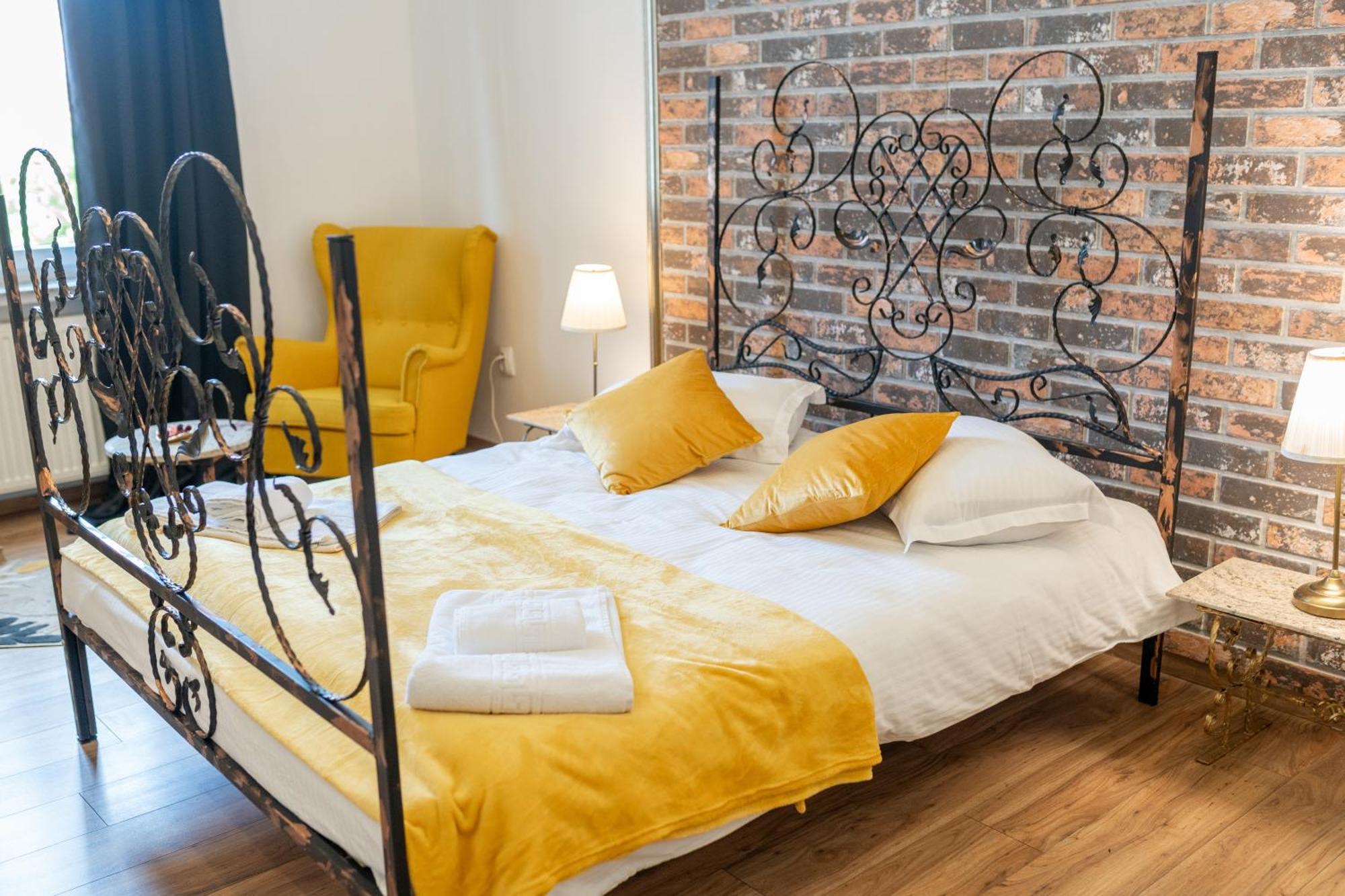 Cozy Spacious 5 Star Accommodation In The Heart Of Historic Center Cluj-Napoca Exterior photo