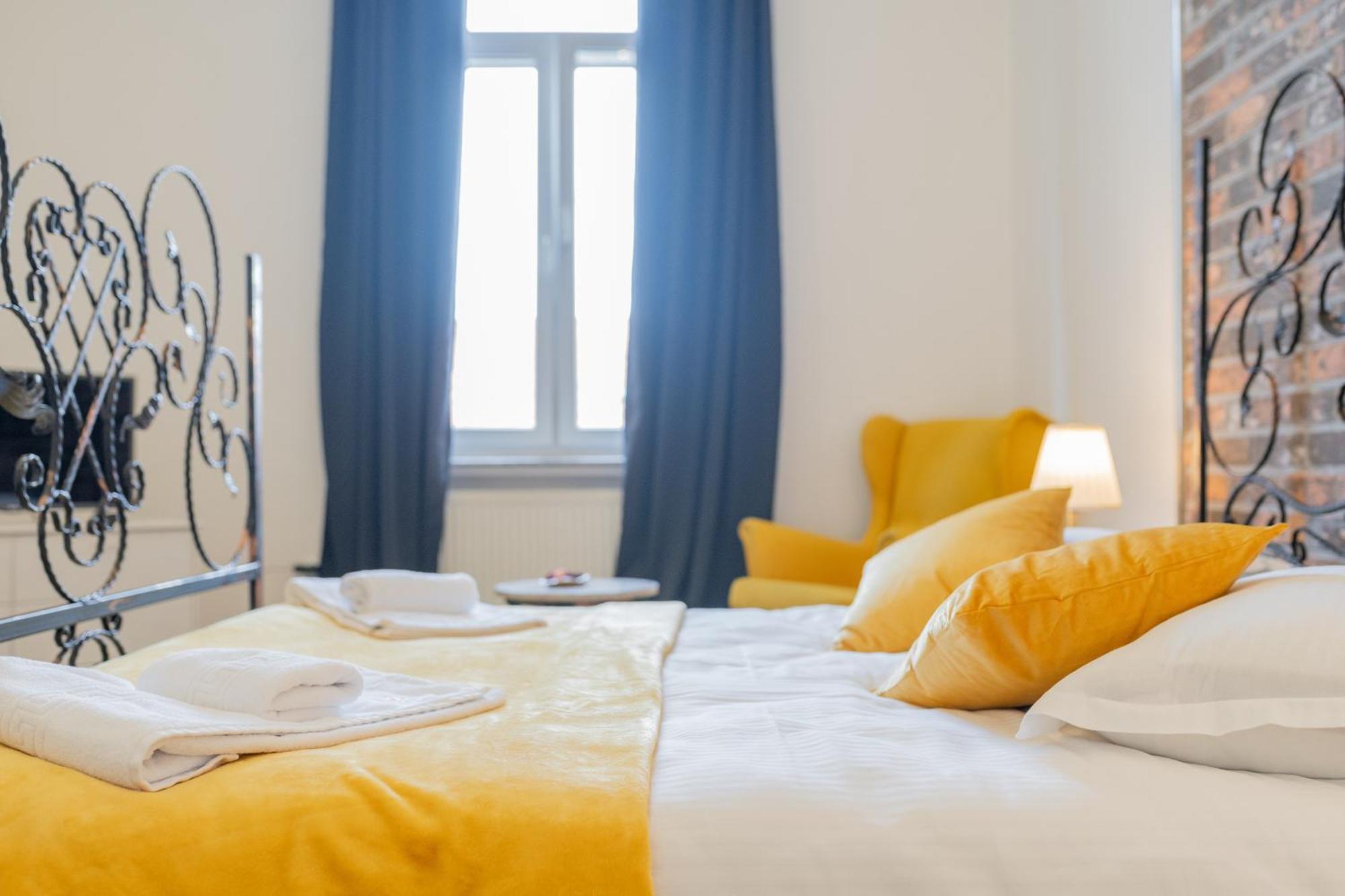 Cozy Spacious 5 Star Accommodation In The Heart Of Historic Center Cluj-Napoca Exterior photo