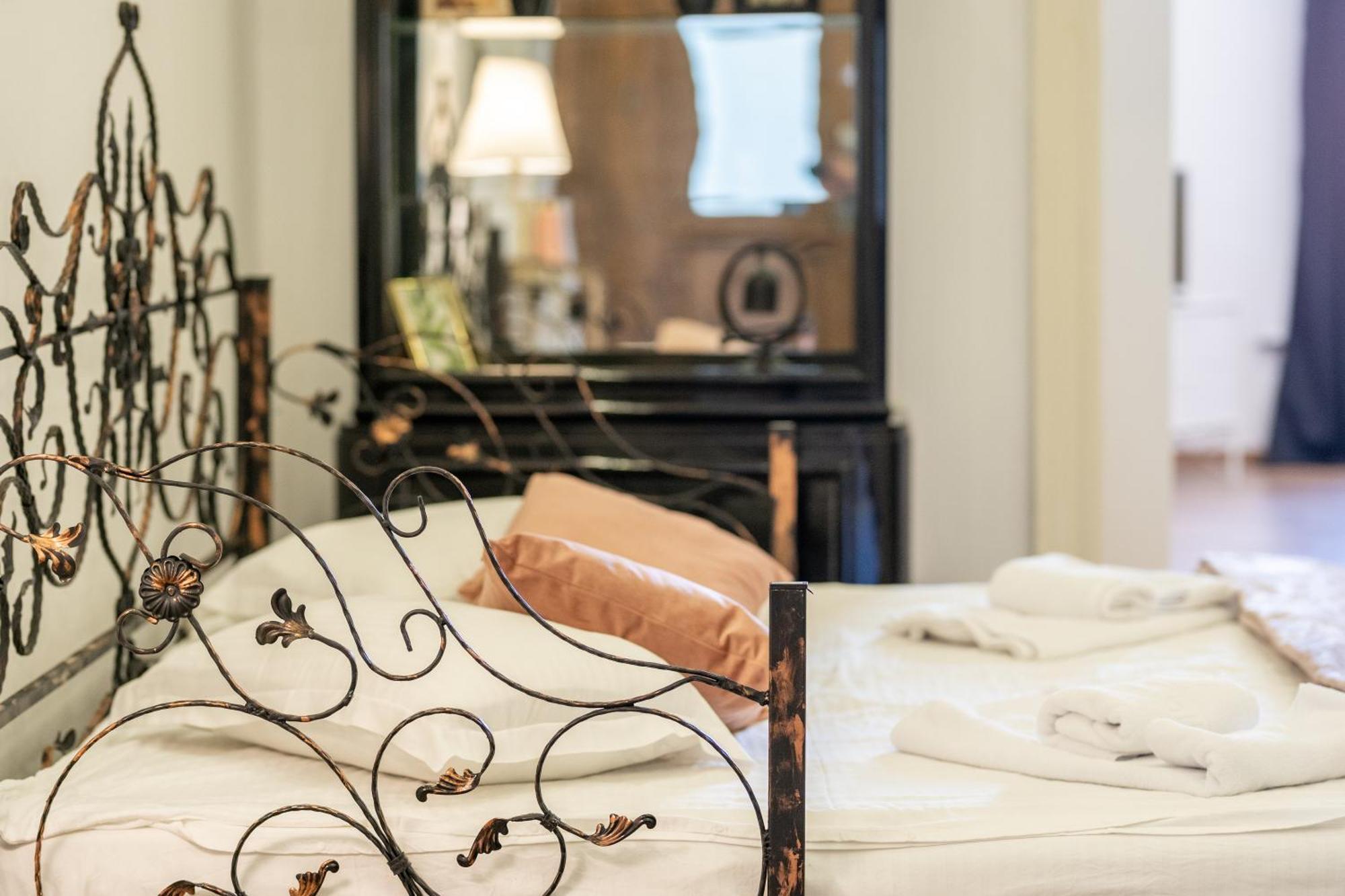 Cozy Spacious 5 Star Accommodation In The Heart Of Historic Center Cluj-Napoca Exterior photo